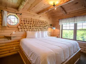 Red Fern Cabin by Amish Country Lodging