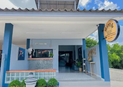 Dee Dee Tara Inn Отели рядом с достопримечательностью «Wat Khung Yang»
