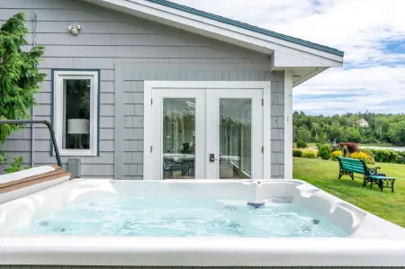 OCEAN BAY VIEW Luxury Guesthouse Отели в г. Портерс Лейк