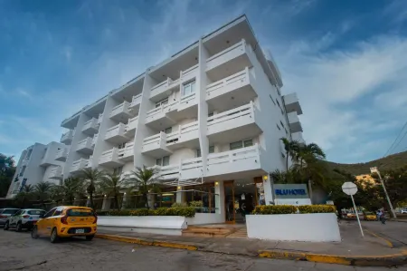 Blu Hotel by Tamaca Отели в г. Гайра