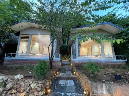 Flourish Homestay Отели в г. Район Мокчау