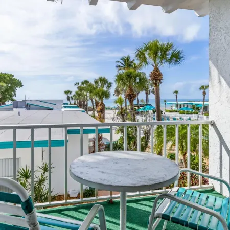 Sea Club I