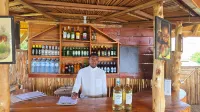 Paradise Eco-Hub, Lake Bunyonyi - bar