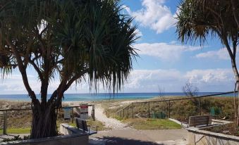 Gold Coast Airport Motel - Only 300 Meters to Airport Terminal