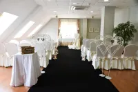 FC Infantas de León Hotels in Leon