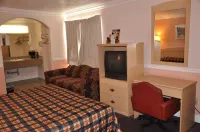 Super 8 by Wyndham Hayward Downtown