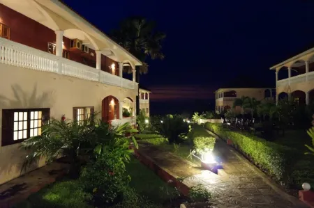 Lemon Creek Hotel Resort