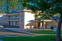 Shasta Pines Motel & Suites Hotels in Shasta County