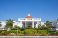 Taj Mahal Lucknow Hotels near Shivam's Swadhyay Library