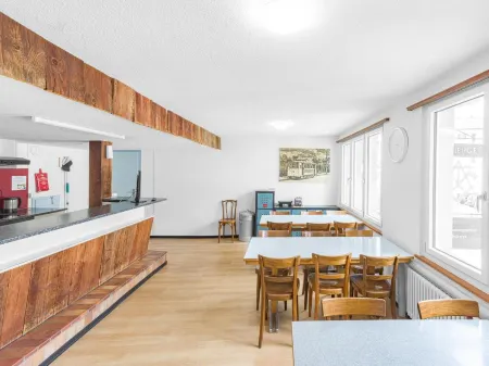 Hirschen Backpacker-Hotel & Pub