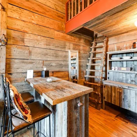 Western-Themed Decatur Studio on Main Street!