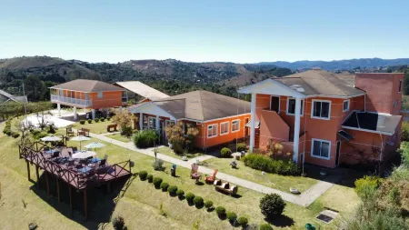 Pousada Caminhos da Vila Chantal Отели рядом с достопримечательностью «Casa - Chalé Condomínio Estância das Águas Claras»