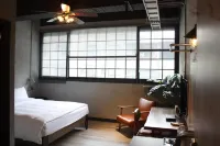The Retro Tai-Pan - balcony