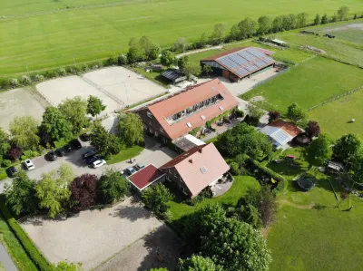 Traberhof - Landurlaub in seiner schönsten Form - freies Reiten inbegriffen - Hunde willkommen - Sauna im Haus - Kanuverleih - tolle Radwege - Deich in Sichtweite Hotels in der Nähe von ev. luth. Heilig-Kreuz Kirche Pakens/Hooksiel