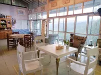 Balmy Hideout Cafe Homestay
