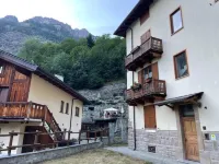 Cervinia House - Alpine Apartments & Chalet - Mountain view