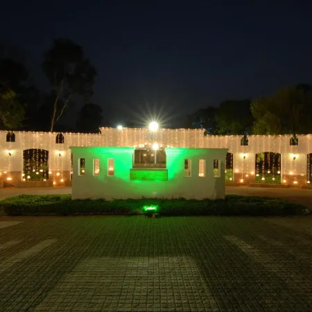 Chanakya Bnr Hotel