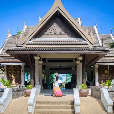 Khaolak Palm Beach Resort Отели рядом с достопримечательностью «Каолак-Бич»