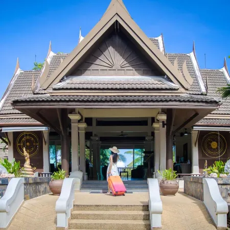 Khaolak Palm Beach Resort Отели рядом с достопримечательностью «Нангтонг-Бич»