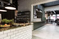 Upstairs Hotel - breakfast