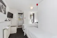 Amhurst Hotel - Bed and Breakfasts