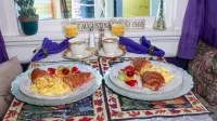 Penny Farthing Inn - breakfast