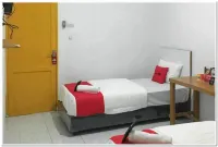 RedDoorz @ Simpang POS Medan Hotels in Medan Johor