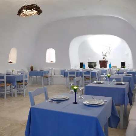 Aghios Artemios Traditional Houses Отели рядом с достопримечательностью «Пляж мыса Колумбо»