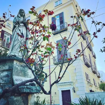 Coco's Apartments - de Vivo Realty