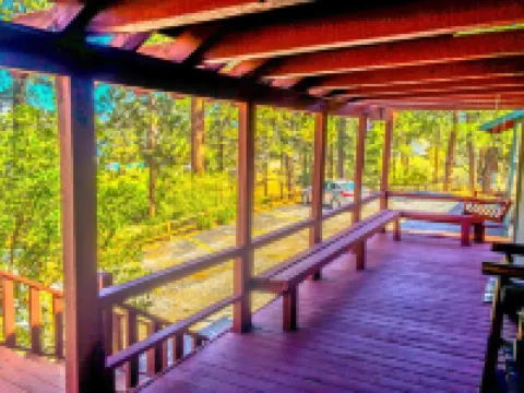 ITH Big Bear Lake Hostel & Lodge