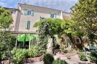 Effets Personnels Hotels in Uchaux