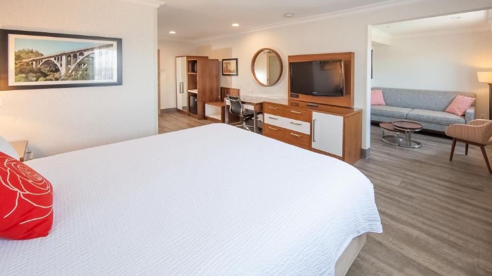 Pasadena Rose & Crown Hotel
