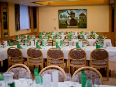 ホテル ガストホフ ツァ ウィンドミュール アンスバッハのホテル