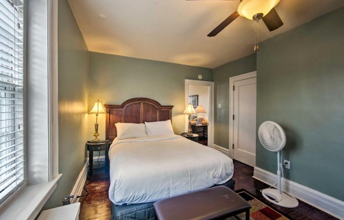 Reading Apt, Walk to Shops, Dining and City Park!