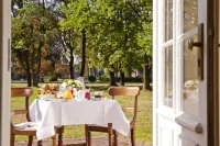 Schloss Hertefeld & Hertefeldhof Hotels in Weeze