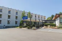 Kyriad le Creusot - Montchanin Hotels near The University Institute of Technology Creusot