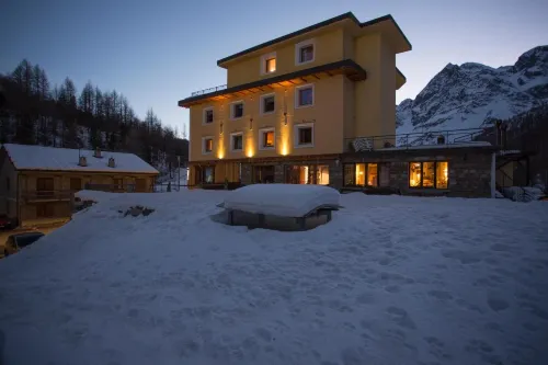 Apartments Suites Lac Bleu Hotels in Valtournenche