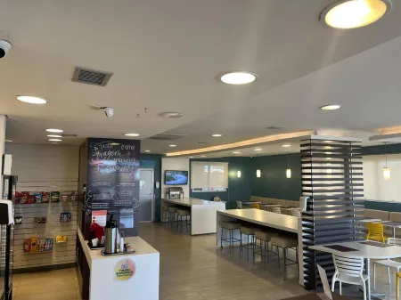 Golden Tower Aeroporto - Lizz - by Fênix Hotéis Отели в г. Уберландия