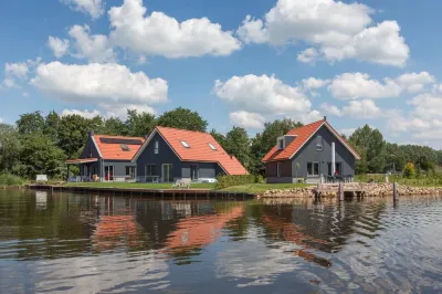 Dormio Waterpark Langelille Hotels near Abe Lenstra Stadion