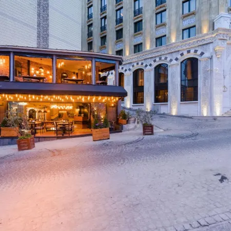 Cube Suites