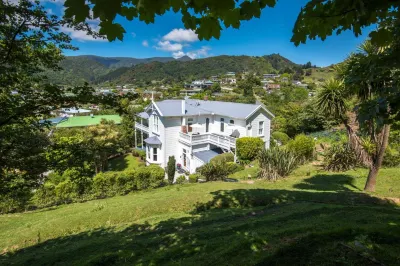 Sennen House Boutique Accommodation Hotels in Picton