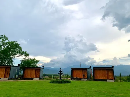 The Sunnery Ville Отели рядом с достопримечательностью «Wat Huai Poon»