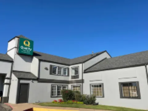 Quality Suites I-44