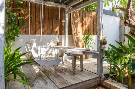 Jawa House Private Villas Отели рядом с достопримечательностью «Gili Trawangan Turtle Hatchery»