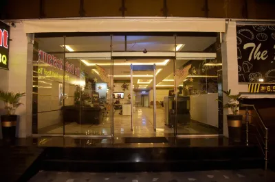 The Rich Hotel and Apartments Hoteller i Johar Town