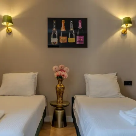 Hotel 83 Отели рядом с достопримечательностью «Площадь Ватерлооплейн»