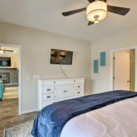 Lake Keowee Resort Condo w/ Fantastic View