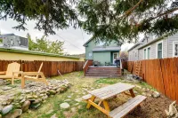 Red Lodge Home on Broadway - 15 Min to Ski Resort! - parking