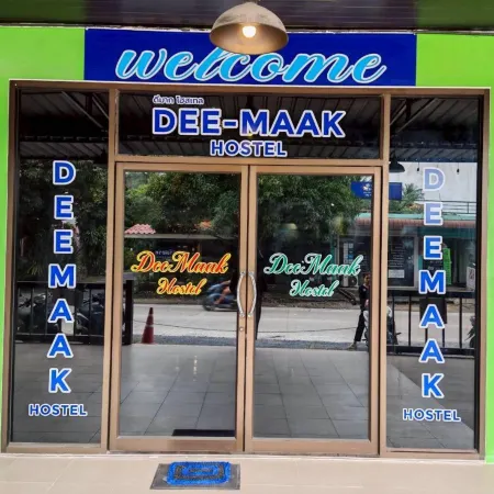 Dee-maak Hostel