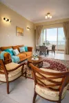 Beachfront Apartments with Sea View Balcony, Pool and Parking - Frühstück